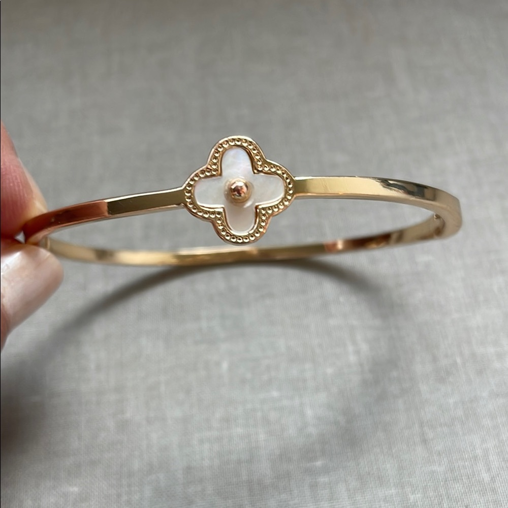 Clover Bracelet Bangle - Picture 3 of 9